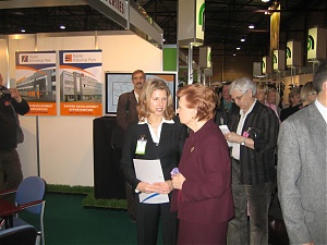 Рига, 2006 г. Президент Латвии Вайра Вике-Фрейберга.посетила стенд  NP Properties на выставке «Региональное развитие Латвии».